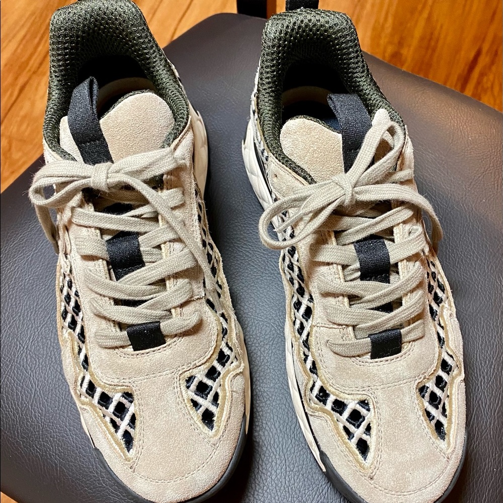 Chanel Fashion Sneakers